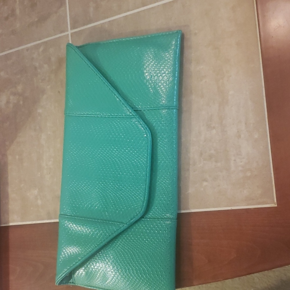 Green clutch